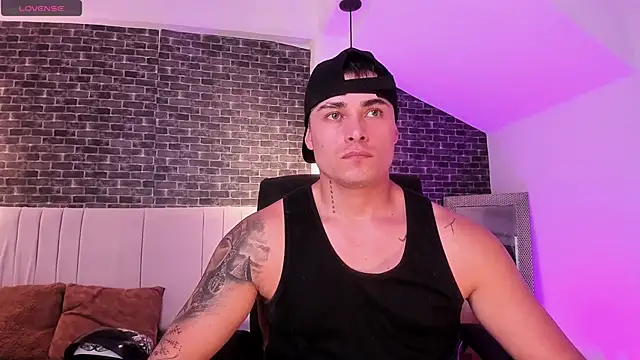 connorsmiith online show from February 27, 7:46 pm