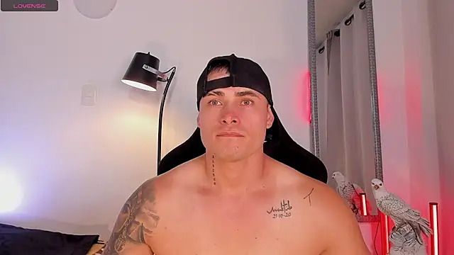 connorsmiith online show from May 23, 10:26 pm