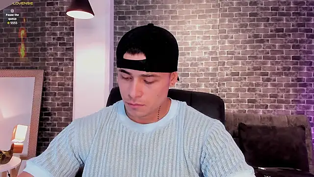 connorsmiith online show from October 10, 11:37 am