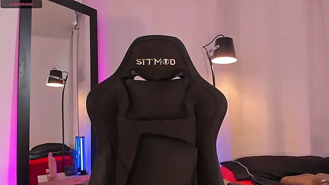 connorsmiith online show from July 3, 11:27 am