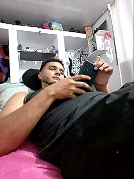 Snapshot of Hotguys111 chatting on September 28, 6:11 am Hotguys111 online show from September 28, 6:11 am