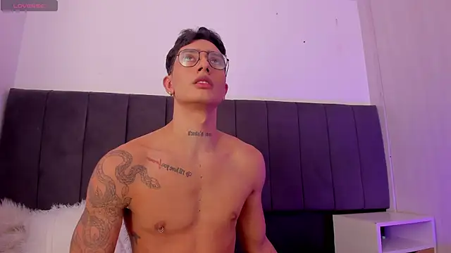 sebas palacioo online show from November 23, 8:42 pm