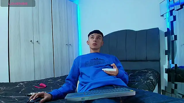 Isaac tan online show from February 6, 4:42 am