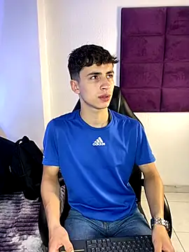 AdrianRinaldi online show from October 18, 8:25 pm