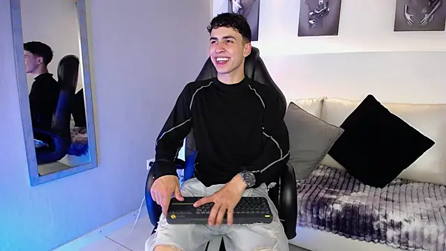 AdrianRinaldi online show from October 9, 8:36 pm