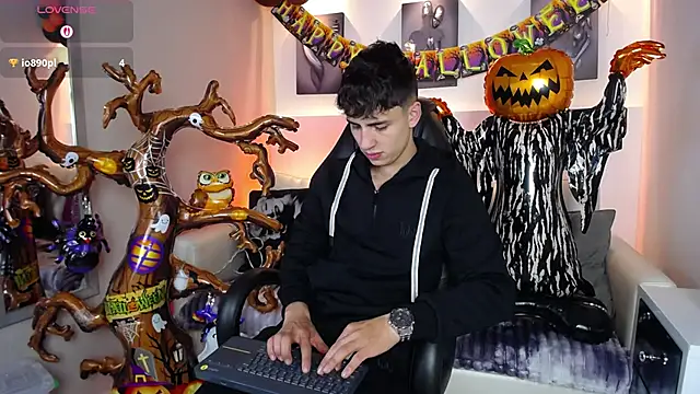 AdrianRinaldi online show from October 26, 8:44 pm