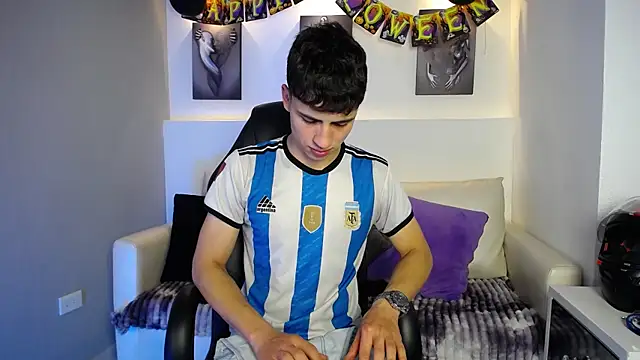 AdrianRinaldi online show from October 14, 8:27 pm