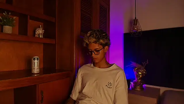 massimo alessandro online show from September 18, 4:36 am
