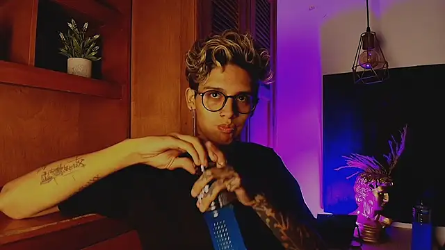 massimo alessandro online show from October 4, 4:50 am