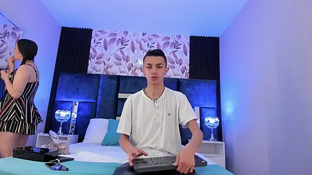 NickandAbby  online show from September 17, 11:44 am