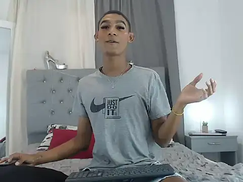 Zachary Hill online show from October 8, 8:24 pm