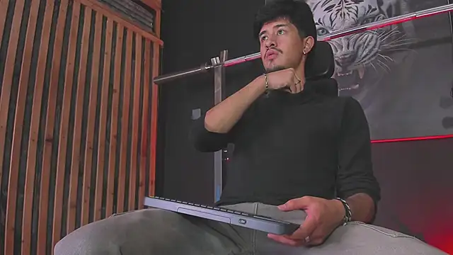 DimitriDeluxe online show from November 13, 8:13 pm