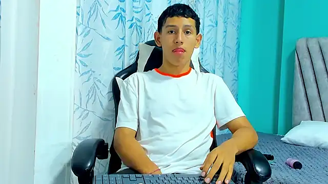 Snapshot of Felipe_Gonzales chatting on September 22, 12:59 pm Felipe Gonzales online show from September 22, 12:59 pm