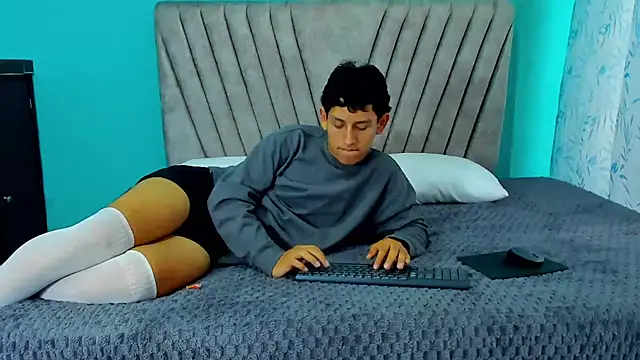 Snapshot of Felipe_Gonzales chatting on September 9, 1:43 pm Felipe Gonzales online show from September 9, 1:43 pm
