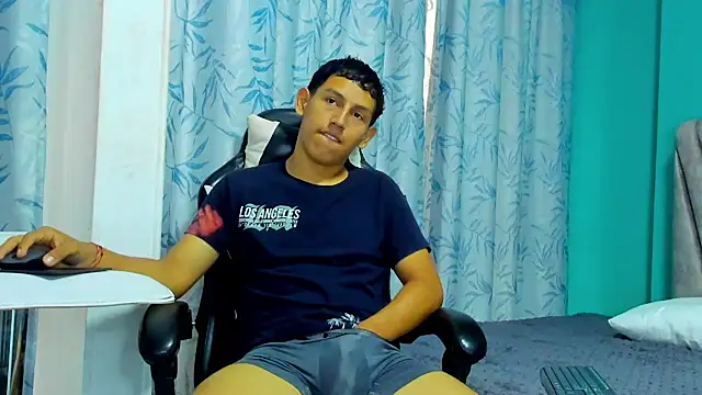 Snapshot of Felipe_Gonzales chatting on September 28, 12:47 pm Felipe Gonzales online show from September 28, 12:47 pm