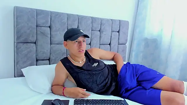 Snapshot of Felipe_Gonzales chatting on October 7, 7:40 pm Felipe Gonzales online show from October 7, 7:40 pm