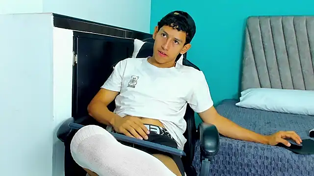 Snapshot of Felipe_Gonzales chatting on September 10, 1:54 pm Felipe Gonzales online show from September 10, 1:54 pm