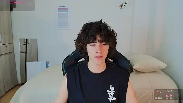 Nude Boy18 online show from February 15, 11:13 pm