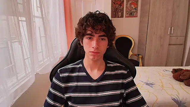 Nude Boy18 online show from October 21, 8:55 pm