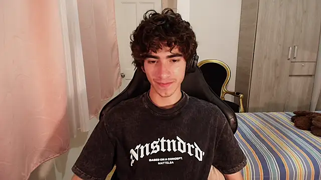 Nude Boy18 online show from October 7, 5:11 am