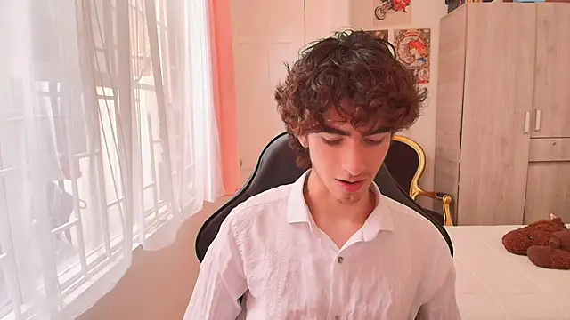 Nude Boy18 online show from October 15, 8:38 pm