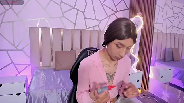 CYRUS TAY online show from April 9, 11:49 am