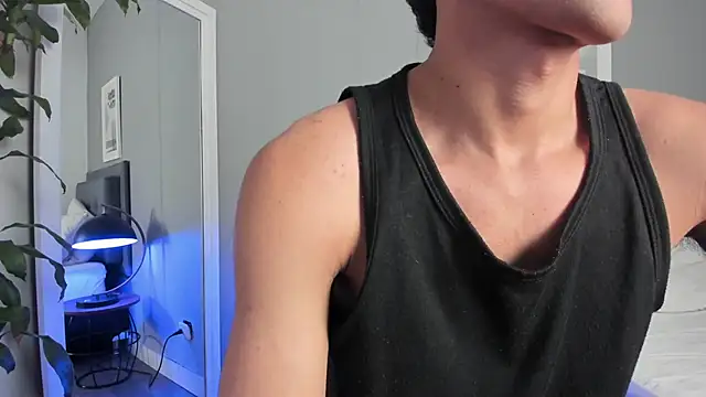 Tylerffoxx online show from October 9, 7:19 pm