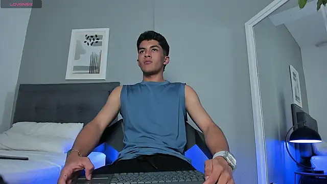 Tylerffoxx online show from September 19, 9:03 pm