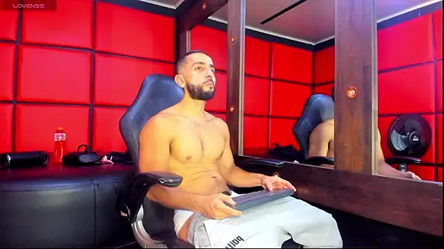 Yiyo10  online show from March 10, 9:10 pm