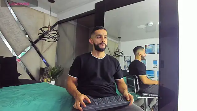 Yiyo10  online show from April 7, 3:39 am