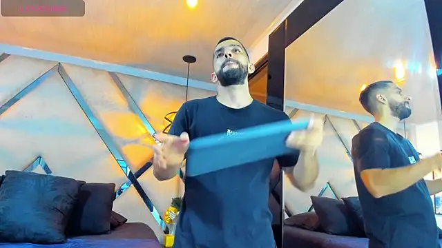 Yiyo10  online show from April 17, 4:04 am