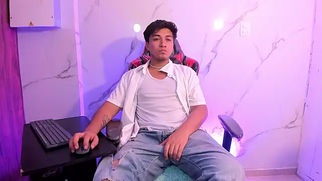 juanmechanic  online show from December 16, 5:25 am