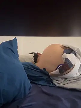 AlphaBoyyX online show from December 17, 2:35 pm