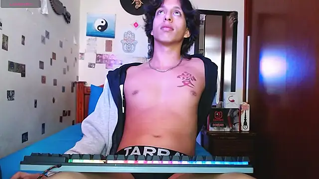 DannyPhantom555 online show from March 19, 8:45 pm