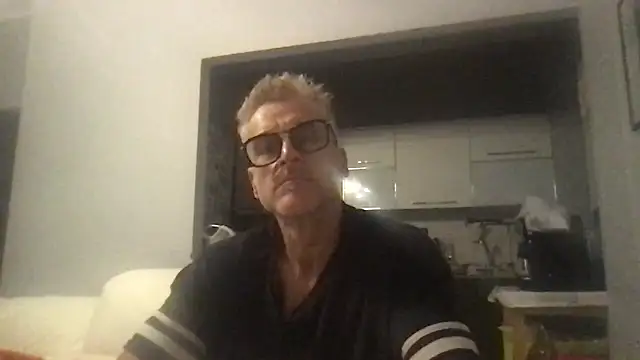 Snapshot of Axl_hot chatting on September 23, 7:35 pm Axl hot online show from September 23, 7:35 pm