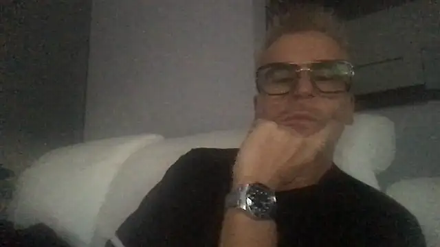 Snapshot of Axl_hot chatting on September 25, 4:39 pm Axl hot online show from September 25, 4:39 pm
