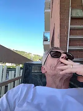 Axl hot online show from April 6, 1:56 pm