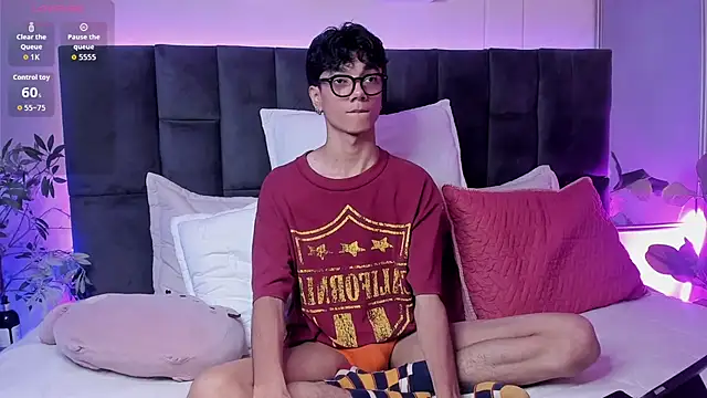 Phillicious   online show from June 24, 10:56 pm