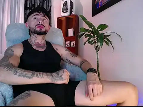 Edwardjonnes online show from October 23, 12:36 am