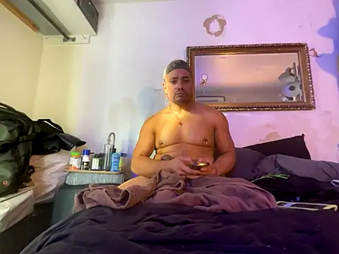 GirThyDock online show from November 16, 10:45 pm