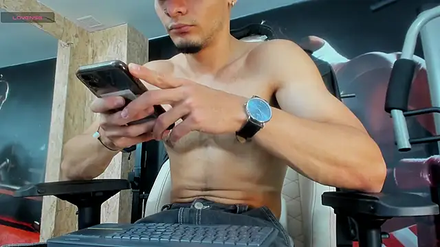 AlessandroKiing online show from September 15, 8:54 pm