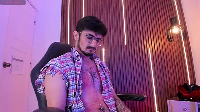 AaronFuentes7 online show from October 6, 8:02 pm