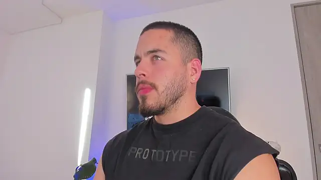 devoncollins77 online show from September 21, 9:37 pm