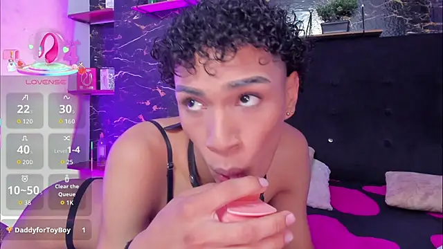 lyan hots online show from September 9, 1:43 pm