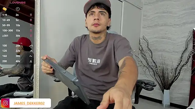 JamesDeker online show from October 15, 8:16 pm