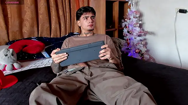 JamesDeker online show from December 19, 1:19 pm