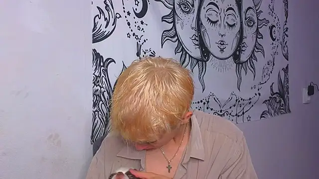 Snapshot of batarol0 chatting on September 11, 7:13 pm batarol0 online show from September 11, 7:13 pm