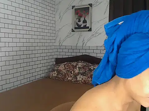 Latinahugecock online show from September 26, 2:53 am