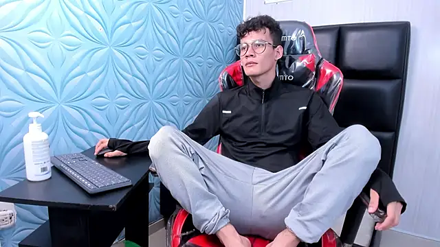 LittleMax23 online show from November 11, 12:43 pm