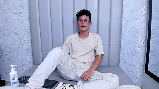 LittleMax23 online show from November 19, 9:03 pm